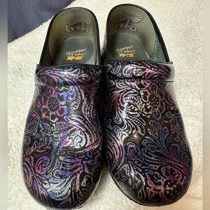 Dansko Purple Multicolor Floral Engraved Patent Leather XP 2.0 Clogs size 10